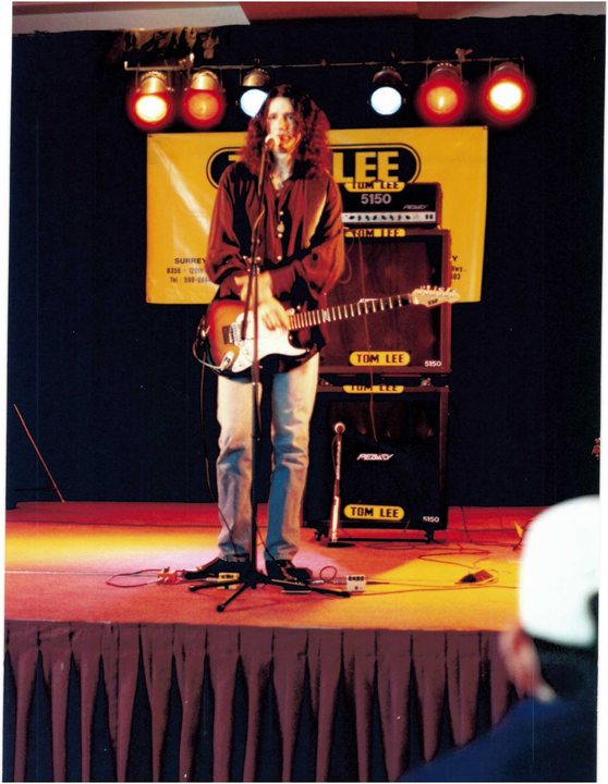 Bruce Kulick conducting a guitar clinic