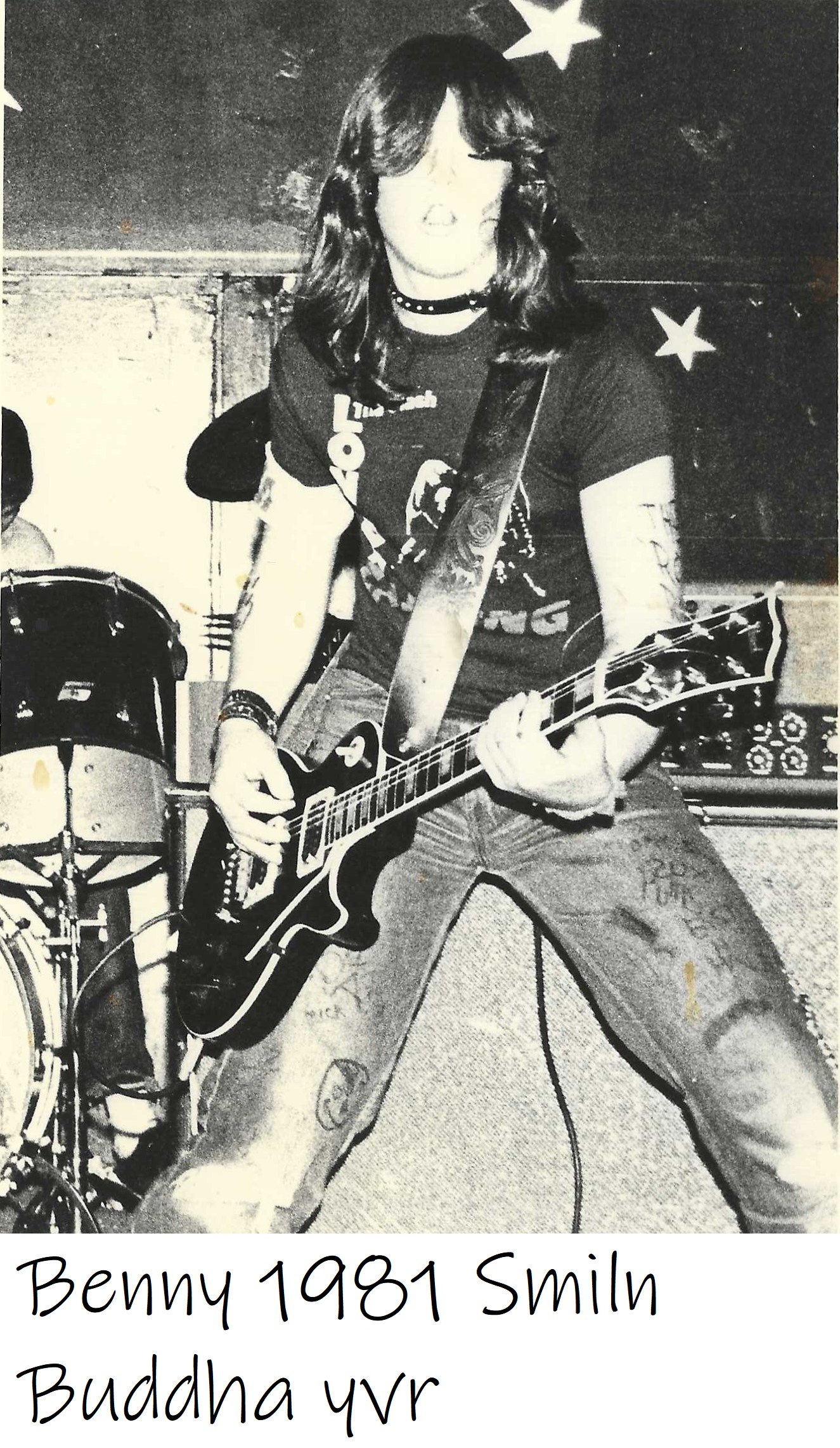 Benny Doro performing with an electric guitar in 1981.